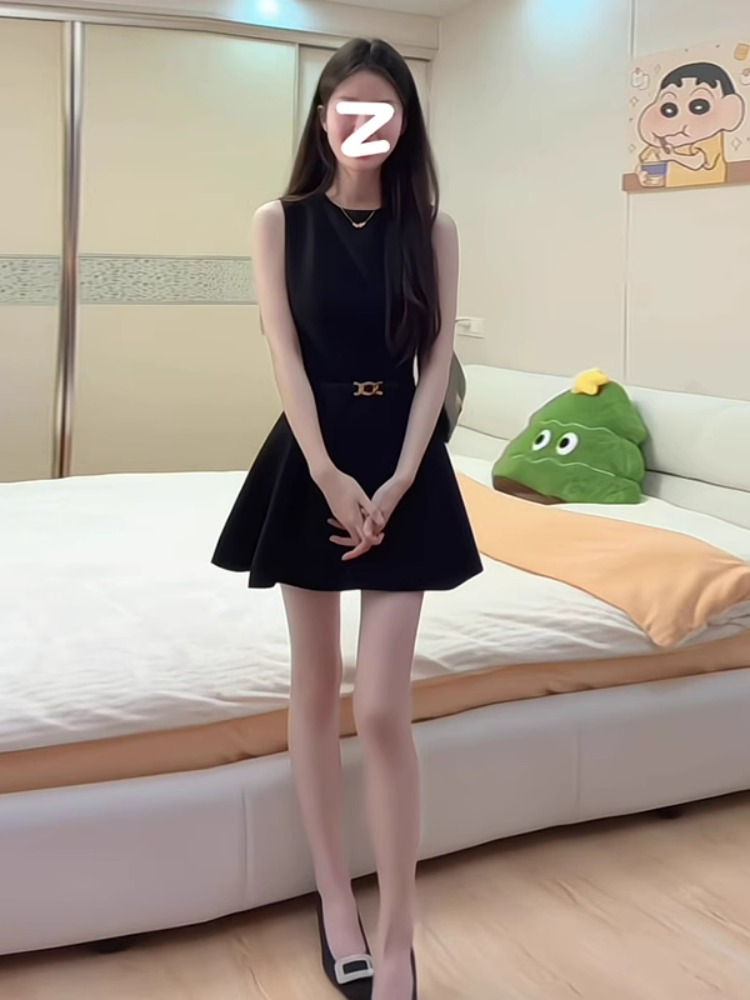 黑色连衣裙女夏季法式小个子高级感赫本风裙子收腰显瘦小黑裙短裙